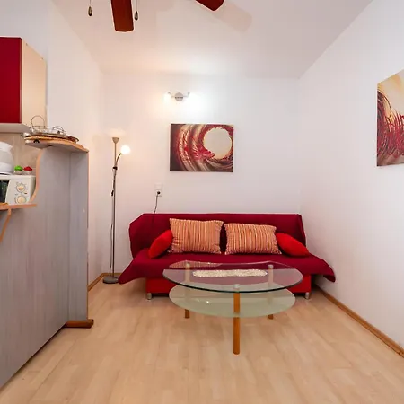 Front In Apartament Rovanjska