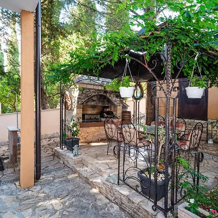 Apartament Gorgeous In With Wifi Rovanjska