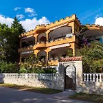 Διαμέρισμα Front In Rovanjska