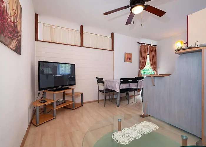 Апартаменты Front In